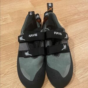 Rave Climbing Shoes in Gray and Black